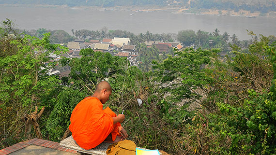 La cerimonia del Tak Bat: in Laos tra misticismo e tradizione